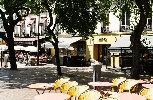 Au Centre Historique De Paris